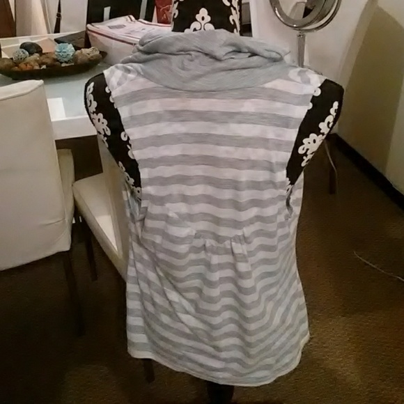 Converse stripped top size large - Picture 6 of 8